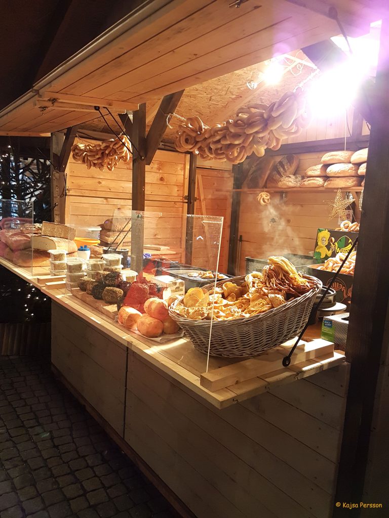 Väldoftande matstånd på Julmarknaden i Gdansk