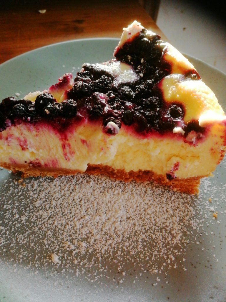 New York Cheesecake med blåbär och vit choklad